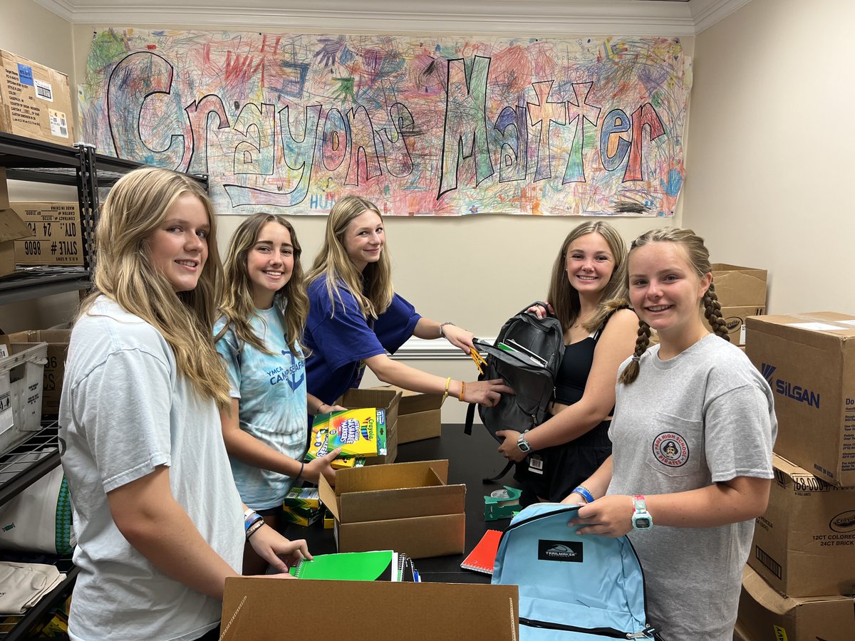 CrayonsMatter's tweet photo. Thank you Caroline Faircloth and her @PageHS  field hockey teammates for packing 325 backpacks for us!!! 🎉 

Looking for service hours? Connect with us! 

#crayonsmatter #greensboronc #volunteer #nonprofit https://t.co/yx1MSOGTFQ