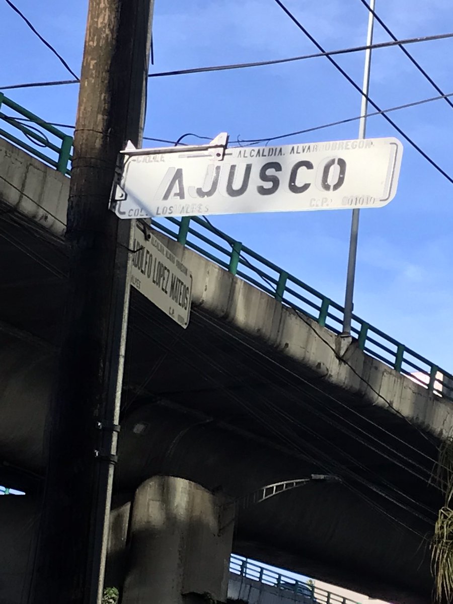 PILIDIAZ09's tweet photo. Fuga en la esquina de Ajusco y Periférico, colonia los Alpes, cp 01010. @SacmexCDMX @lialimon @AlcaldiaAO @locatel_mx https://t.co/F4YzWx3FUS