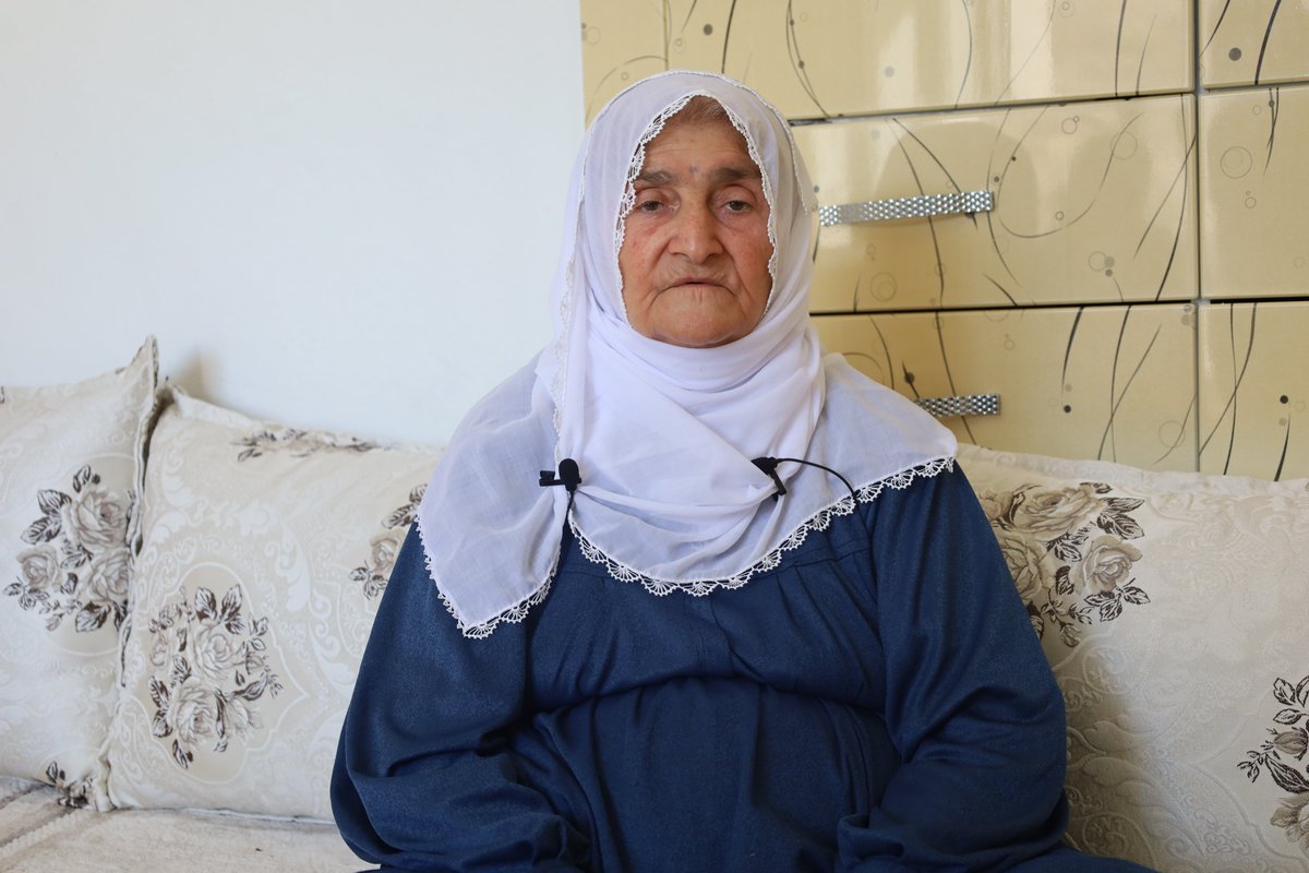 y_ozgurpolitika's tweet photo. 📌Medya’yı zindanda öldürmek istiyorlar

◾️Saçlarından sürüklendi, saatlerde işkence gördü. Aramada çantasından sadece astım ilaçları çıktı. Hasta tutsak Medya Aslan’ın babaannesi Hafsad Aslan, tüm hasta tutsakların serbest bırakılmasını istedi.

https://t.co/9xraEo3CIm https://t.co/j8yNfkTn4M
