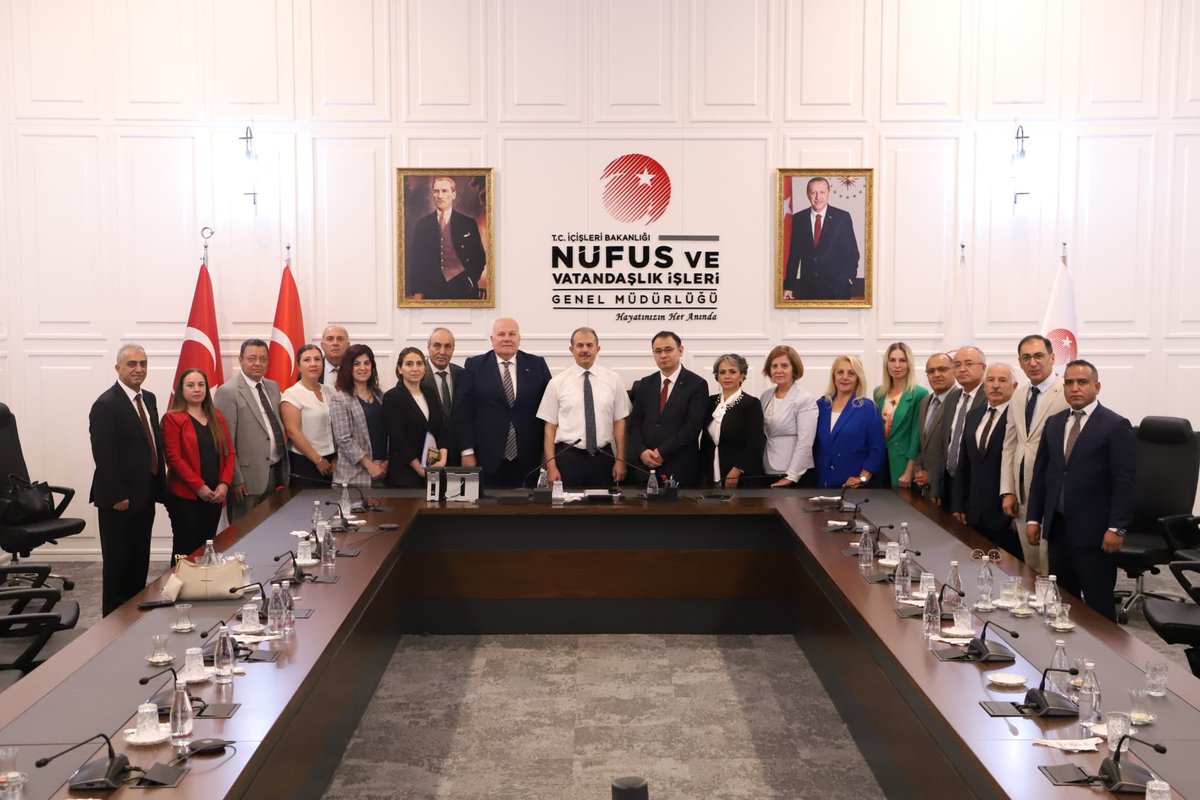 Ankara İl Nüfus ve Vatandaşlık Müdürlüğü (@ankara_il) on Twitter photo Nüfus ve Vatandaşlık İşleri Genel Müdürlüğümüze atanan Sayın Valimiz İbrahim TAŞYAPAN’a il müdürümüz ile ilçe müdürlerimiz hayırlı olsun ziyaretinde bulundu.
<a href="/itasyapan/">İbrahim Taşyapan</a>
<a href="/MustafaGungorlu/">Mustafa GÜNGÖRLÜ</a>
<a href="/TCNufus/">Nüfus ve Vatandaşlık İşleri Genel Müdürlüğü</a>
<a href="/ankara_il/">Ankara İl Nüfus ve Vatandaşlık Müdürlüğü</a> Nüfus ve Vatandaşlık İşleri Genel Müdürlüğümüze atanan Sayın Valimiz İbrahim TAŞYAPAN’a il müdürümüz ile ilçe müdürlerimiz hayırlı olsun ziyaretinde bulundu.
<a href="/itasyapan/">İbrahim Taşyapan</a>
<a href="/MustafaGungorlu/">Mustafa GÜNGÖRLÜ</a>
<a href="/TCNufus/">Nüfus ve Vatandaşlık İşleri Genel Müdürlüğü</a>
<a href="/ankara_il/">Ankara İl Nüfus ve Vatandaşlık Müdürlüğü</a>