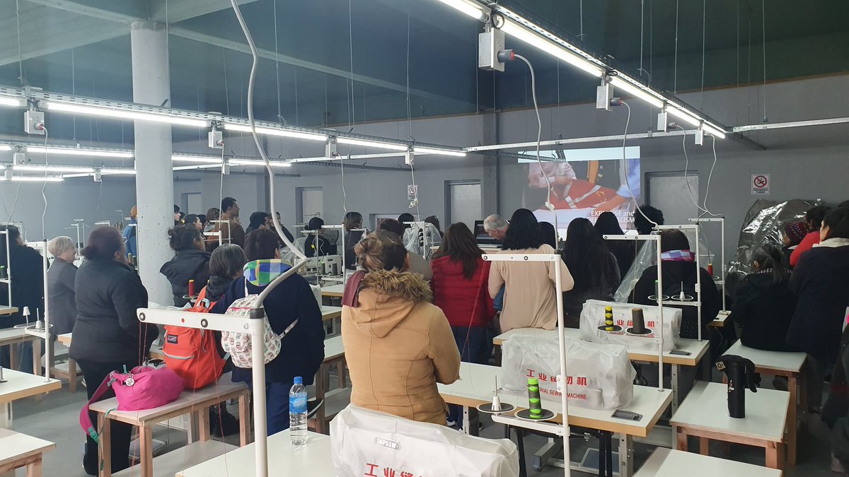 JavierJiguacel's tweet photo. Mientras saquean en muchos puntos del país en Sarmiento se abrió una fábrica. ¿Dónde? Donde el intendente anterior construía un nuevo edificio para el Concejo Deliberante, despilfarrando en oficinas y asesores. Hace 3 años Sarmiento dice menos políticos, más trabajo. Sigue👇 https://t.co/NTDADiW3z7