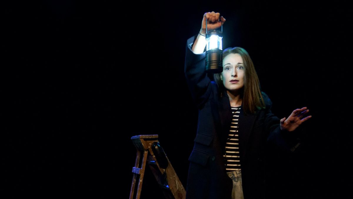 LeedsPlayhouse's tweet photo. 'Man overboard! Man overboard! Call control. Blow the whistle.'

This October, don't miss #TheLightHouse, a real-life story about falling in love and staying in love, even when the lights go out and you’re lost in the dark.💡

📅 5-7 Oct
🎟️ https://t.co/0XUyk9J6BR https://t.co/9viTSQ1FZF