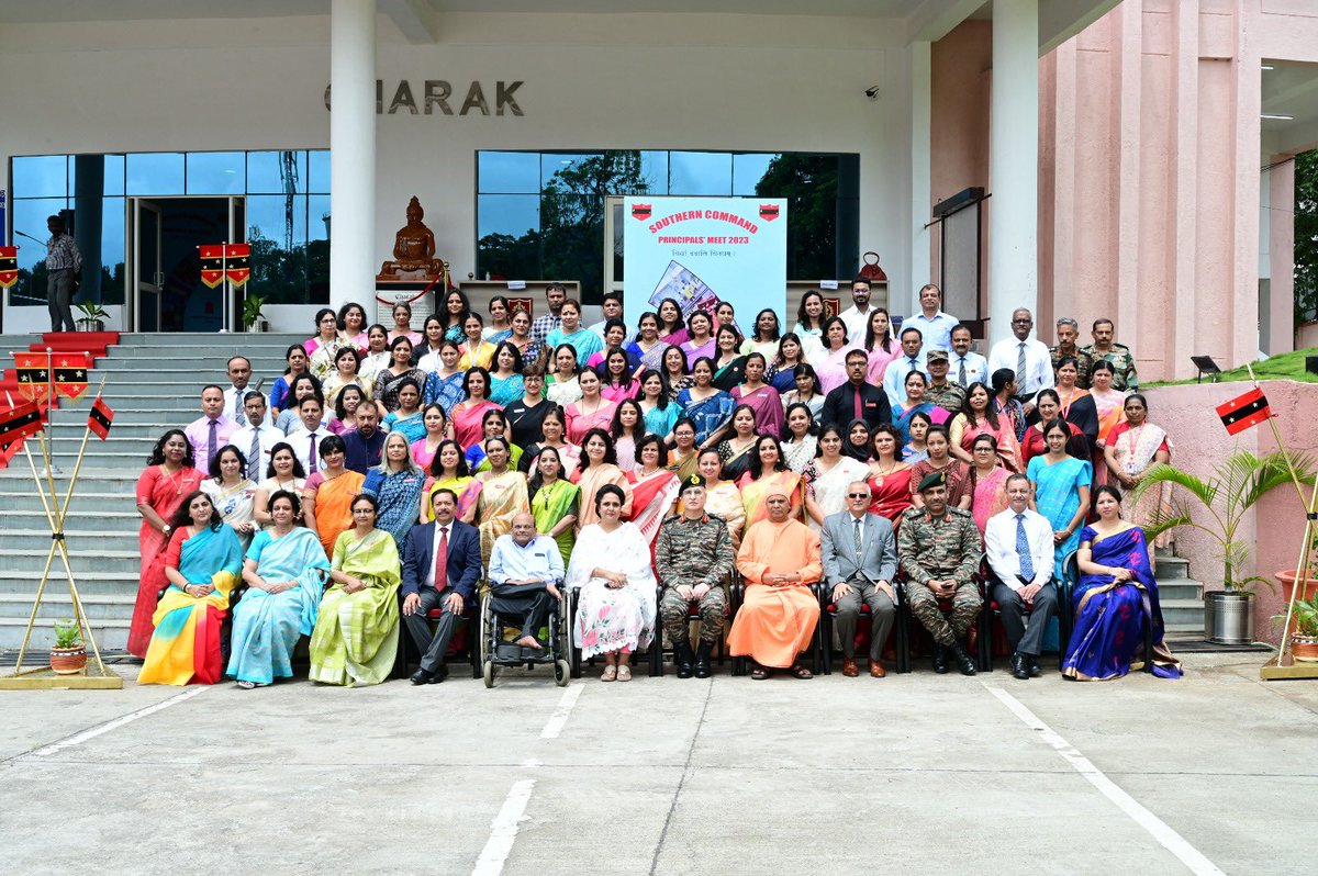 IaSouthern's tweet image. Swami Srikantananda ji gave an insight into the pivotal role played by Indian Knowledge System and Cultural Ethos and its assimilation with innovative technology to transform the education system in #APS  (3/3)
#SouthernCommand 
#AWES #CommandPrincipalsMeet2023