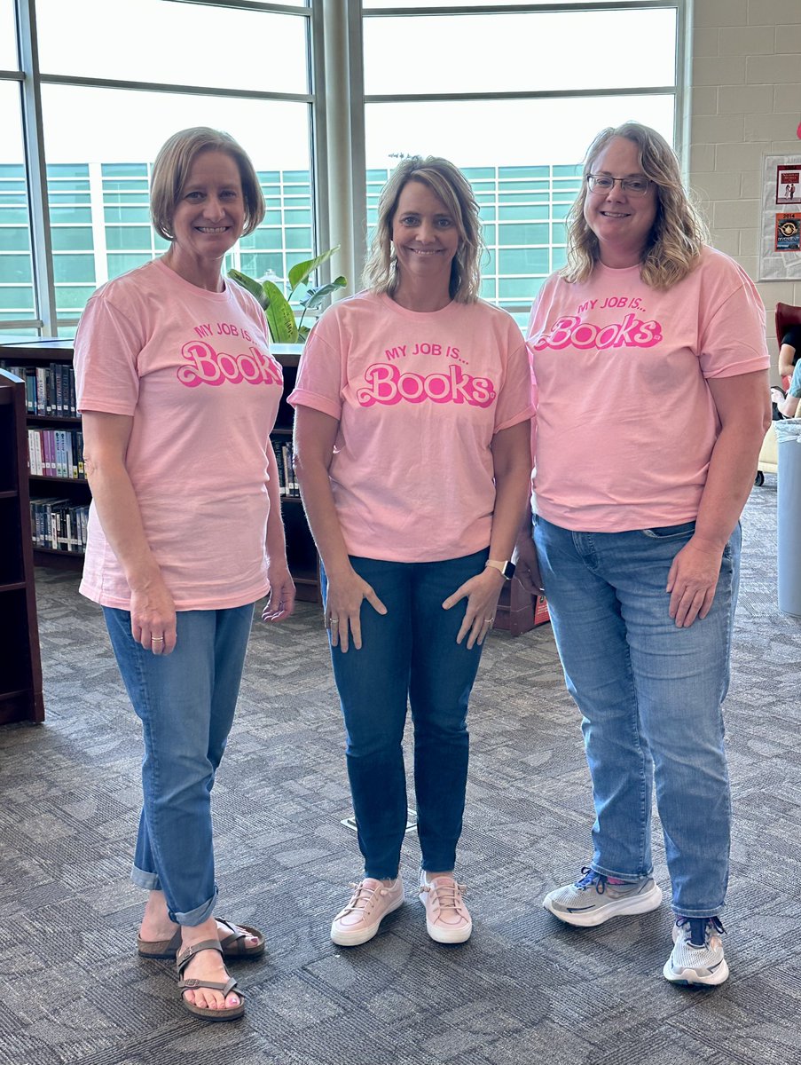 Our librarians have too much fun!  #NoOneBetter. <a href="/AnkenyHawkMedia/">AHS Media</a>