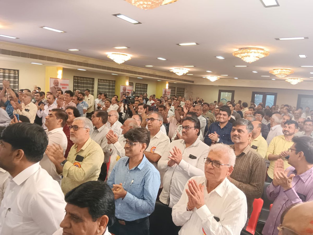 manoj_kotak's tweet photo. Today attended Trade Meet organised by Grain, Rice & Oilseeds Merchants Association (GROMA) at Vashi, Navi Mumbai and had a Engaging discussion with fellow traders from the Grain, Rice, and Oilseed industry about current trends and future prospects.

On this Occasion National Traders Welfare Board Chairman @SunilSinghiIND, MLA @NaikSpeaks, MLA @mandamhatre, EX MP @misanjeevnaik, Groma President SharadKumar Maru, Vice President Mahendra Gajra, Vice President Amritlal Jain, Secretary Bhimji Bhanushali, Secretary Jayant Gangar, Secretary Manish Dawda and other businessman were present.