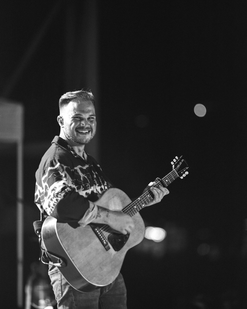 Spotify's tweet photo. Today's the best day ever, until tomorrow when we'll still be listening to @zachlanebryan's new self-titled album on repeat 🔁 https://t.co/Fsar0qY0WE https://t.co/5BTB3g8BdZ