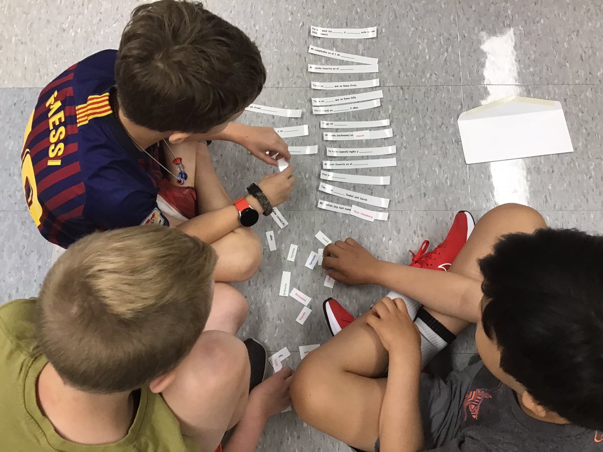 So proud of my 5th graders! What a great activity to build community!! Thank you Annabelle Williamson! @lamaestraloca <a href="/OakPark97/">Oak Park District 97</a> #WeAreD97 <a href="/UpAtLincolnOP/">Lincoln Elementary D97</a> <a href="/Chicago_IC/">Instituto Cervantes Chicago</a>