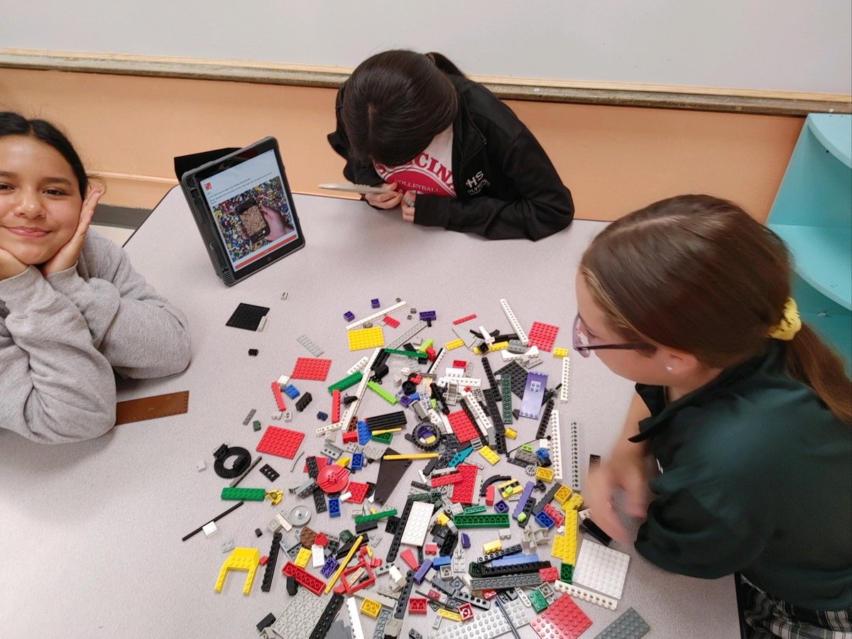 HSSCatholic's tweet photo. 7th grade exploring the Brickit App. Scan lego scoop and choose a suggested build!! #STEM #funfriday #techexplore #catholicschools https://t.co/ZbGL8HS1ZO