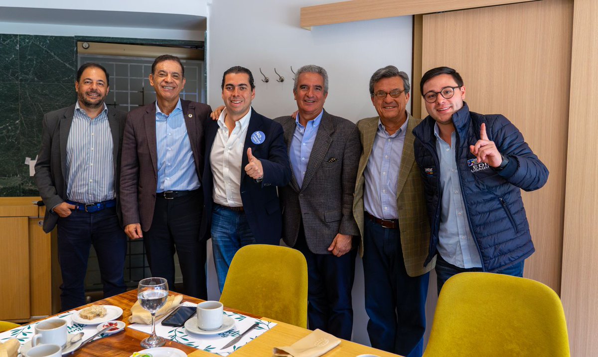 camilorubianobe's tweet photo. Cada empresario que se une, fortalece nuestra misión. Juntos compartimos la visión de qué #BogotáMereceMás y estamos dispuestos a hacerlo realidad. 1️⃣5️⃣💙#CD15 #AlConcejo #VOTACentroDemocratico