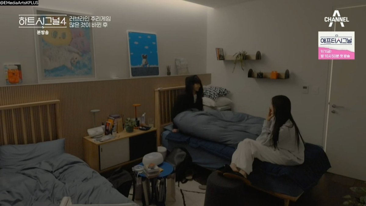 EMediaArtsKPLUS's tweet photo. Jiyoung was at the door back then when Yisoo was at Mingyu's room.
(This is after their 'Home Movie Date')

#HeartSignal4 #HeartSignalS4 #HeartSignal #HeartSignal4Ep15 #HeartSignal4Finale https://t.co/AvXmzDwsYj