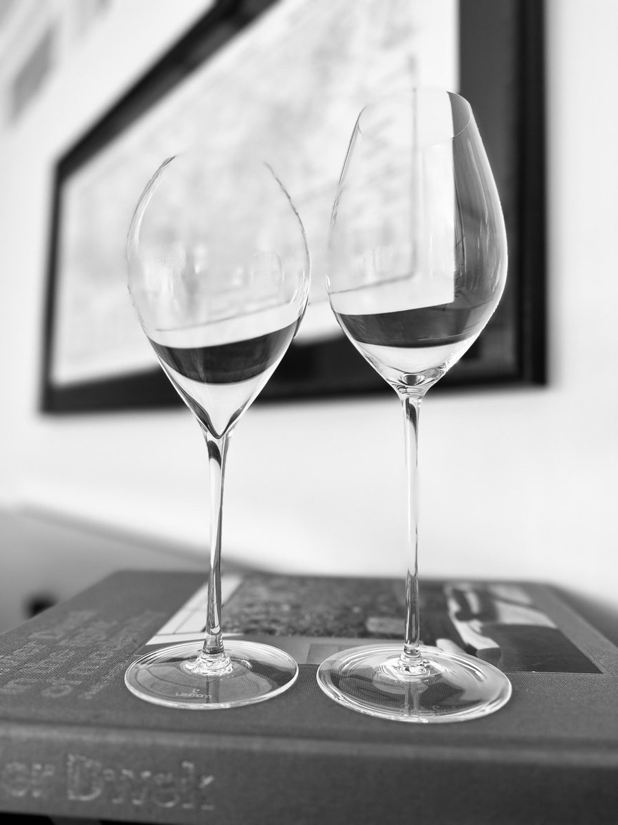 Happy Friday, everyone! Lehmann Jamesse Prestige Grand Champagne glass on the left. Riedel Superleggero Champagne glass on the right. One or both will be filled tonight . . . .