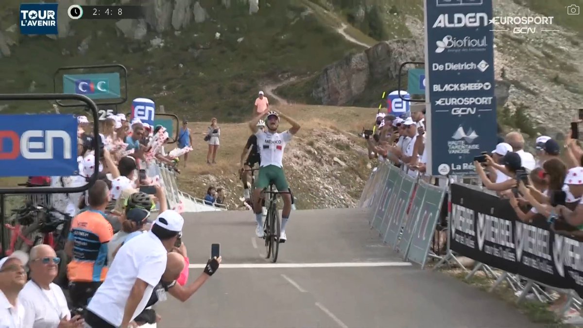 faustocoppi60's tweet photo. VIVA MEXICO! Isaac Del Toro conquers Col de la Loze and wins stage 6 of @tourdelavenir after a great battle against Matthew Riccitello! Mexico is finally back in the game with a huge climbing talent! 🇲🇽 #TourdelAvenir https://t.co/MSXVEECP6r