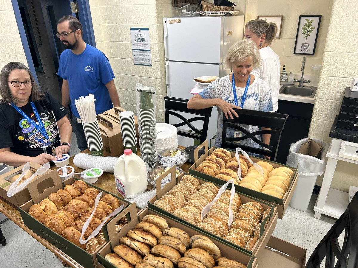 WE ARE…. Leesburg!!!!! Thank you to Master Faett and Victory Martial Arts for providing breakfast for the Fami-LEE.. <a href="/BowTiedPrincipl/">BowTiedPrincipal</a> <a href="/nikole_mullen/">Nikole Mullen</a> <a href="/Leesburg_ES/">Leesburg Elementary School, VA</a>