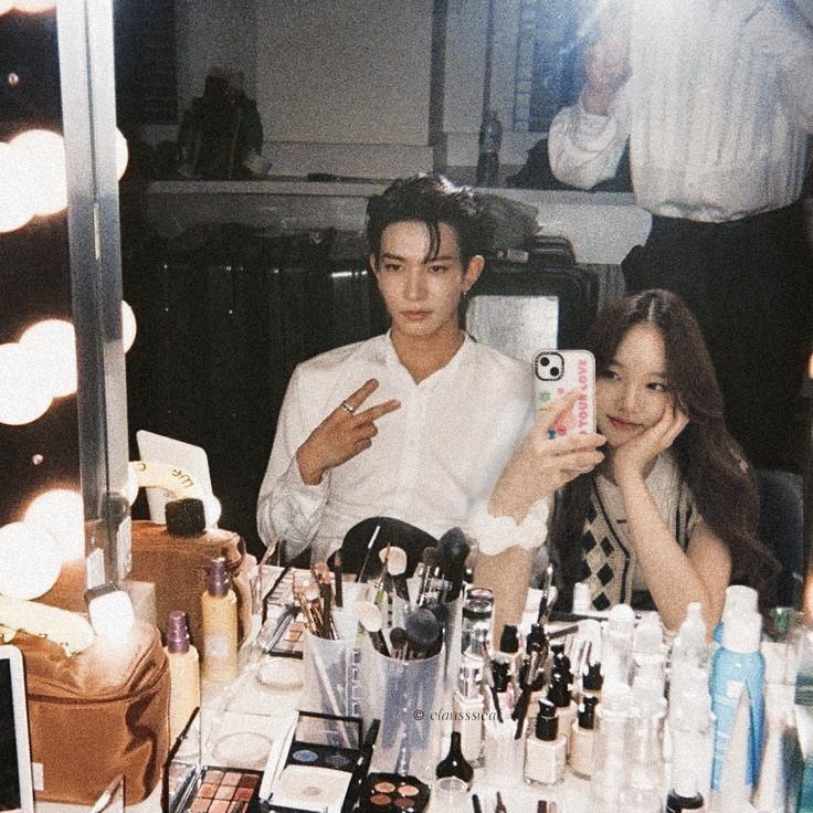 clausssical's tweet photo. #heesoojin mirror photo 🎞️ https://t.co/MsUWJJunyi