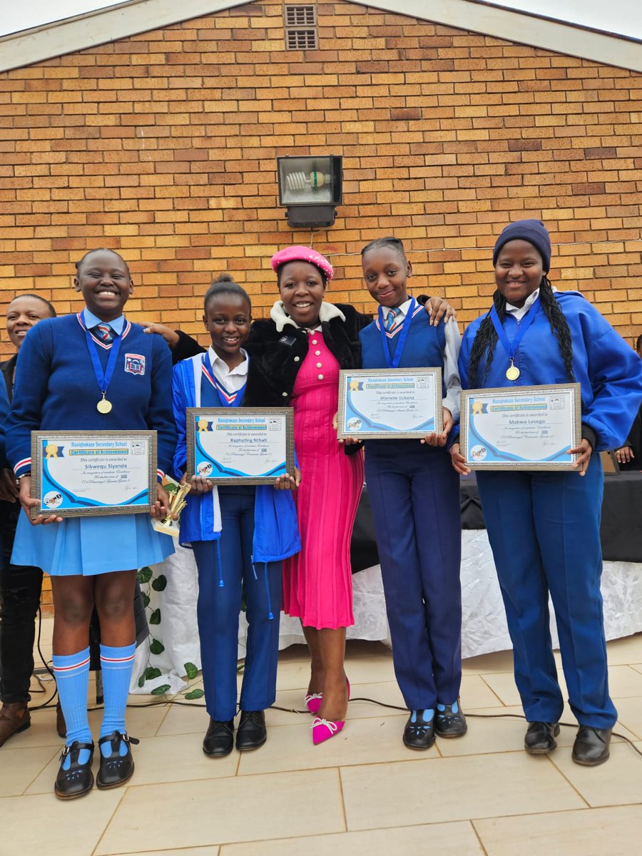 Our founder and patron <a href="/Lizelle_becca/">Mmatshikhidi Rebecca Phala-Magoro</a> visited Masiqhakaze High school in Tembisa today to give a word of encouragement to the learners. Alongside SANTACO women's desk Ekurhuleni, they donated packs of sanitary towels. Pictured here, is our founder with top learner's for term 2.