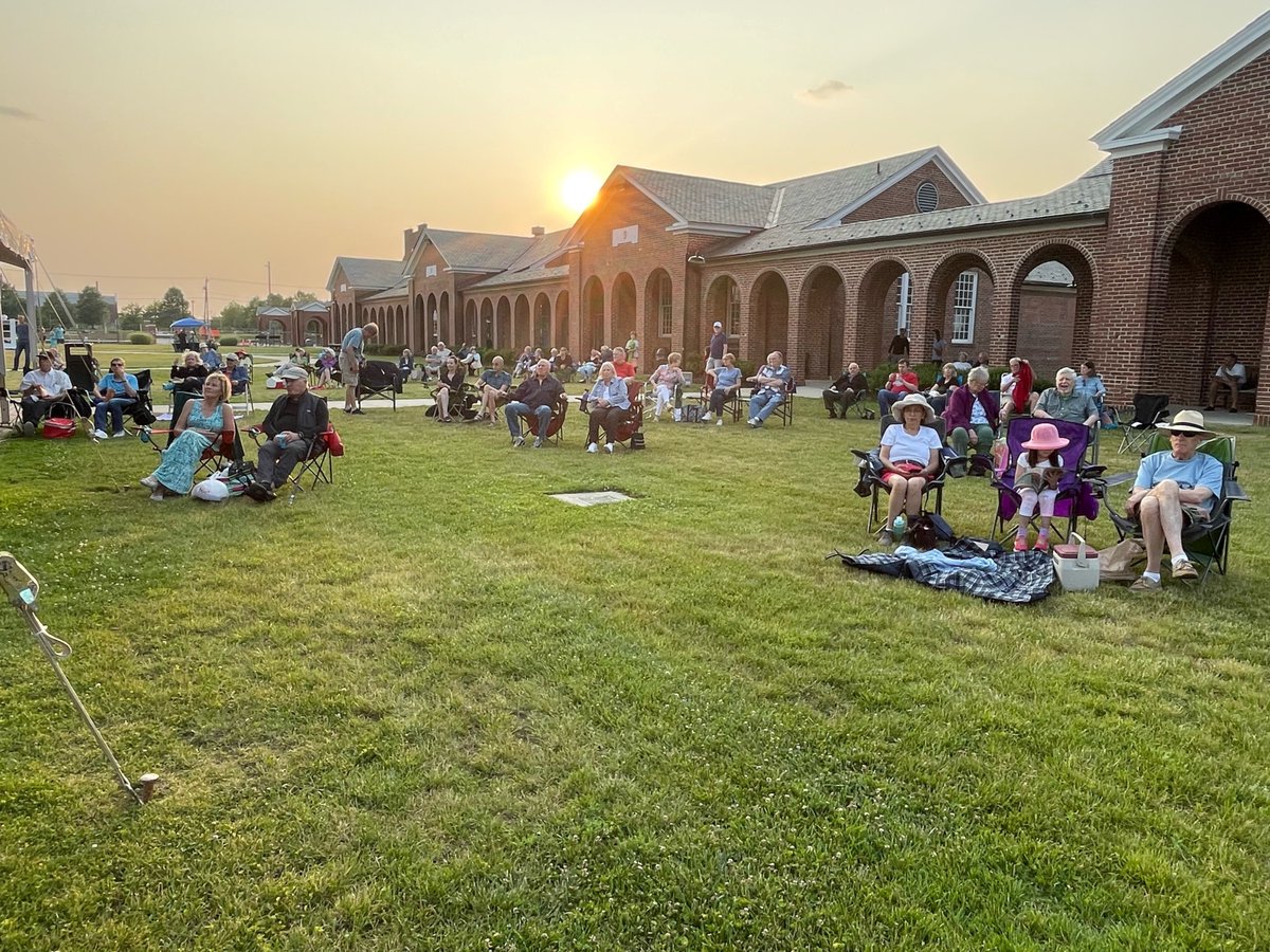This is the final weekend to enjoy Mount Vernon Nights! 🎵 Tonight at Grist Mill Park you can listen to some Blues and R&B by Deanna Bogart. Tomorrow at the Workhouse Arts Center the United States Army Field Band Six-String Soldiers are playing for the final night of the summer.