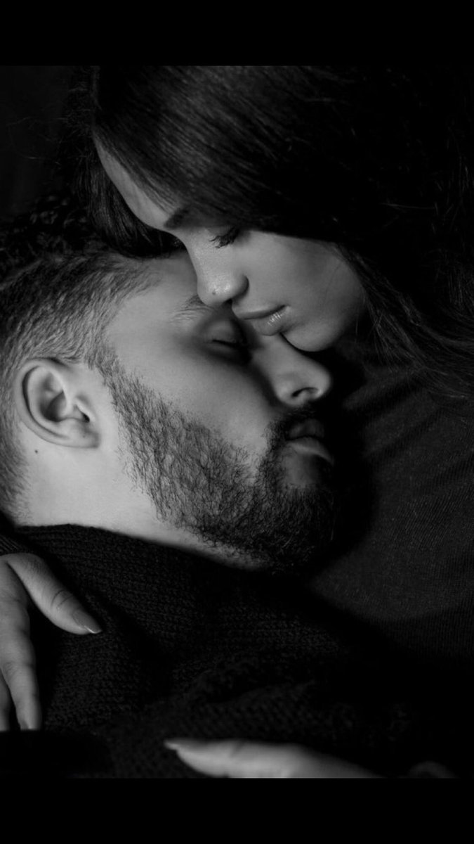 مهمآ كآن آلإنسآن قويًا 
، يمُر أحيآناً بلحظآت 
طلعت 
يشعر فِيهآ بآلضعف .. 
فيبحث عن آلإحتِوآء ."

اللهُم طمأنينة تُعانق 
قلبه ومغفرة
تُطّهر روحه ودعوة
 له لا تُرد🤍

" ياليت لو فيني أوصي 
الدنيا عليك  واحتويك 
بكل مافيني ♥️