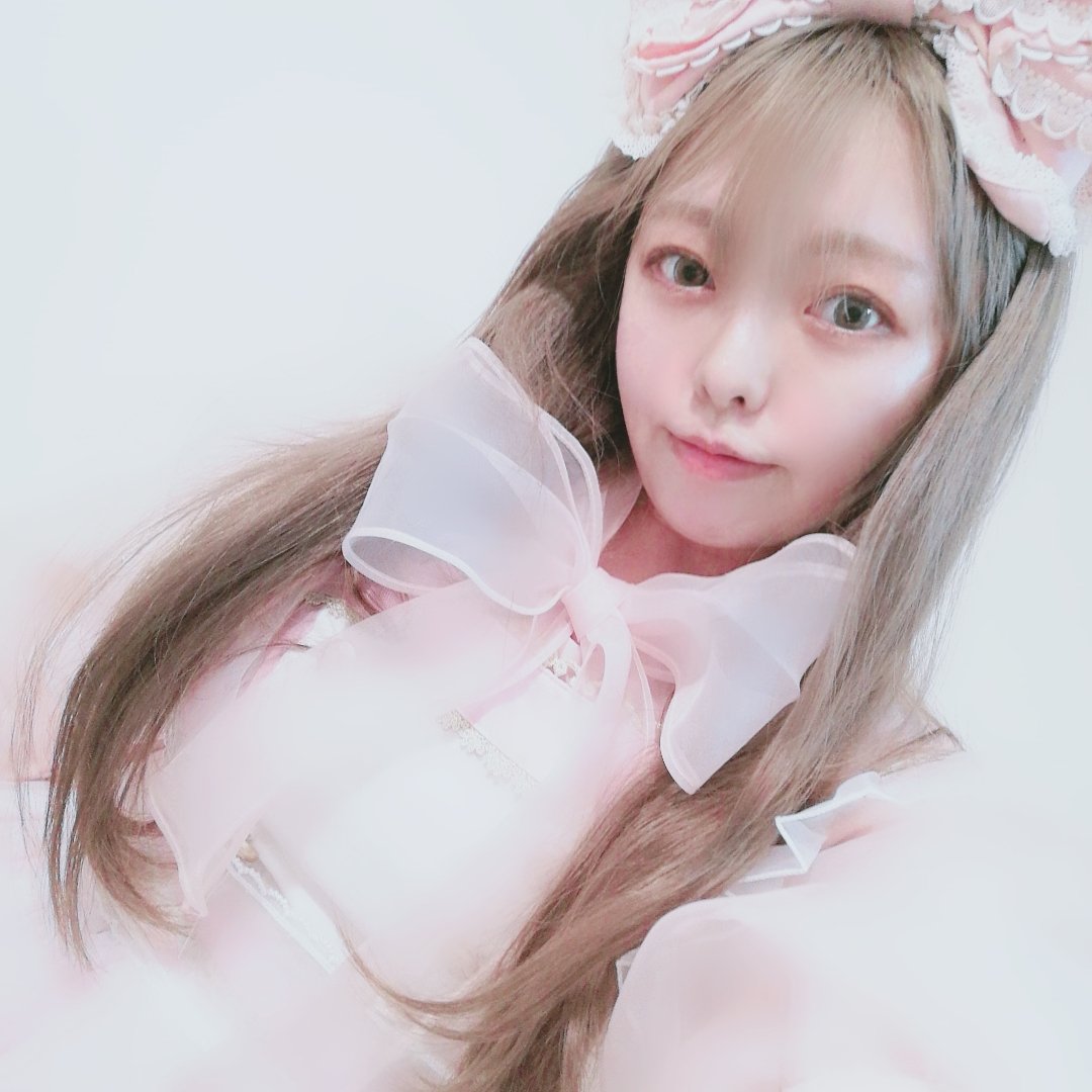 mi_mi0613's tweet photo. 縫製工場に行ってサンプルを作ってもらう事に決まりました✨
工場に行く前日の夜中に熱中症になって高熱などで10日間寝込んで延期してました😞
でも工場が決まって本当良かったです。可愛いお洋服作り頑張ります😊 https://t.co/lfyavtnAzq