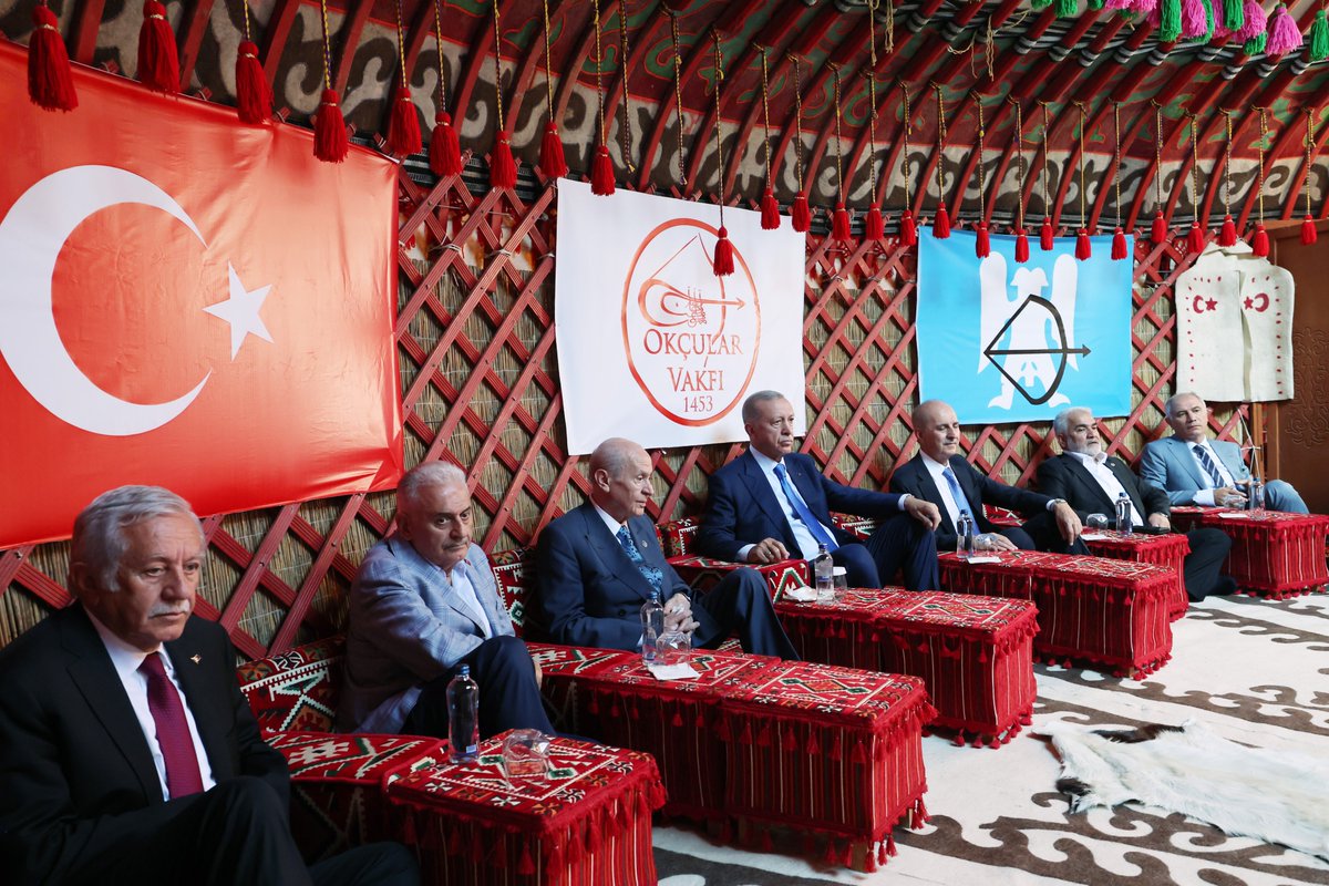 Cumhurbaşkanımız Recep Tayyip Erdoğan, Malazgirt Zaferi'nin 952'nci yıl dönümü dolayısıyla Ahlat'taki etkinliğe katıldı.