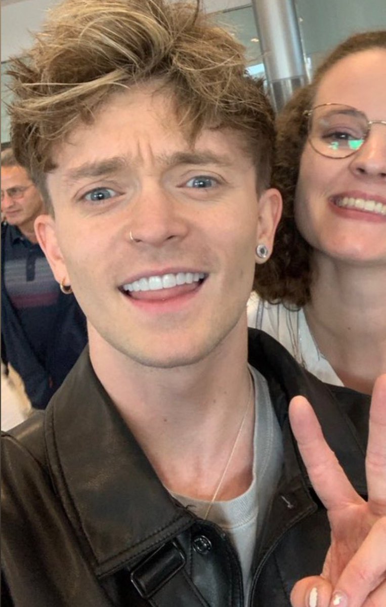 tvpromobr's tweet photo. Connor e fãs hoje, em Dublin!

Os garotos se apresentarão na Irlanda mais tarde! 💜 https://t.co/2F3JBkV1nl