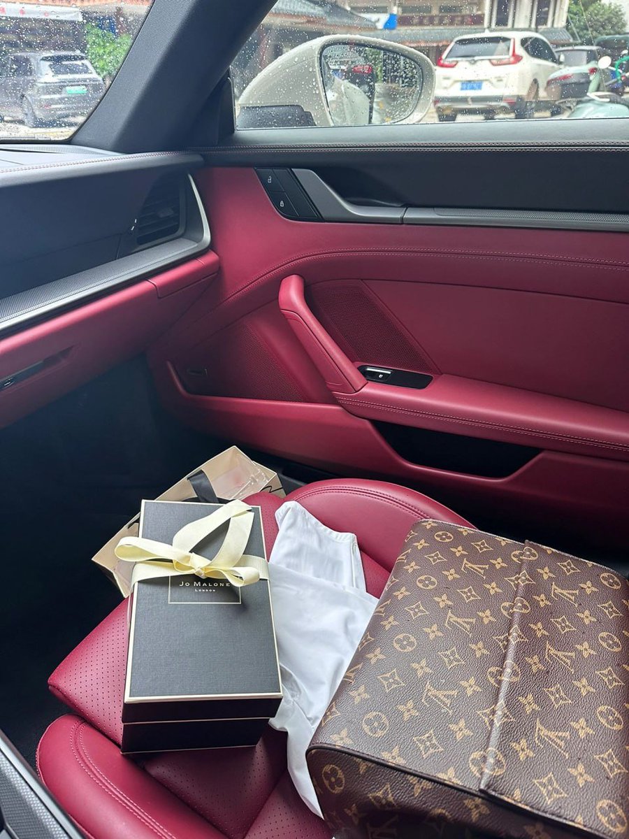 AnnieGrace7367's tweet image. Wishing you a morning filled with productivity and purpose 😍🌞
#Goingwork #GoodMorningEveryone