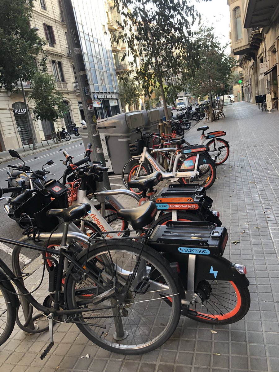 IBadosa's tweet photo. @bcn_ajuntament on hem d’aparcar les bicis els veïns de BCN si ara els ocupen les empreses privades ? 
(Diputació / Consell de Cent) https://t.co/vefEUNSUsu