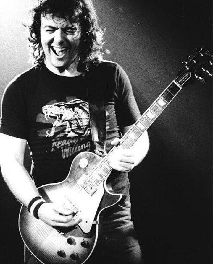 The legendary guitarist, singer-songwriter and former member of #Whitesnake #BernieMarsden has sadly died aged 72 🙏
#HereIGoAgain #RestInPeace