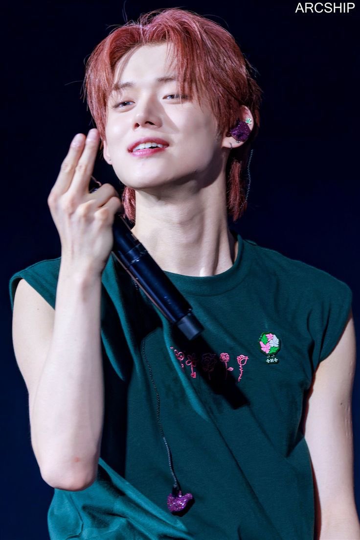 hourlyjunie's tweet photo. flying kiss from jjunie 😘 #YEONJUN https://t.co/9prRPw0wSI