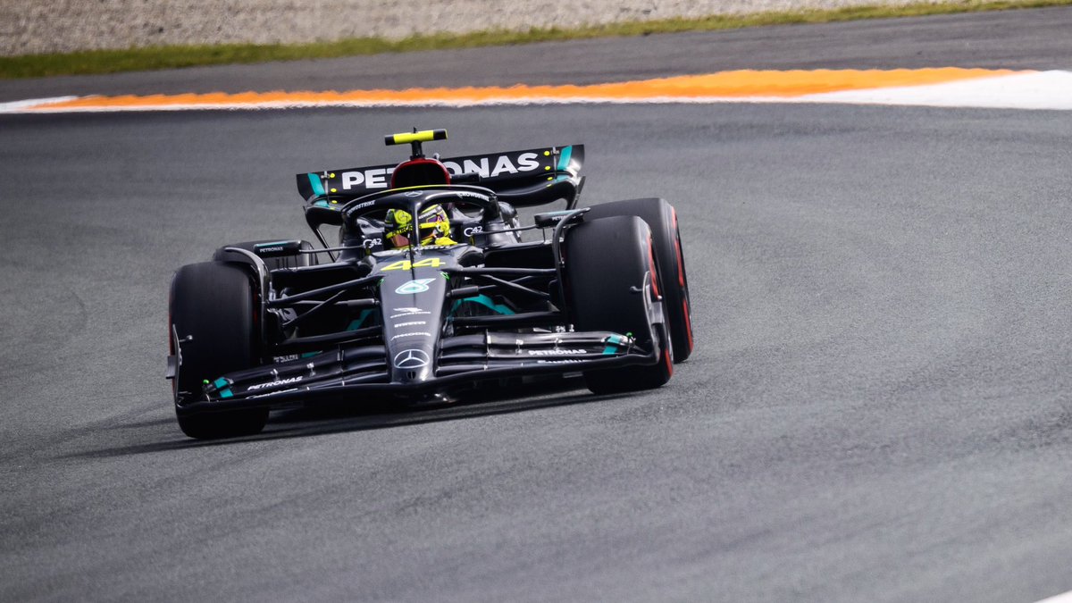 Back out on track and looking to get some hot laps in the bag. 🙌

We will then switch to some longer running later in the session. 💪