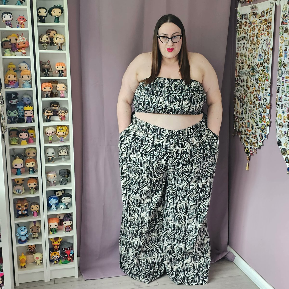 Do I need to share a warning when this much of my very pale skin is on show? It's almost blinding. 

#inthestyle #coord #maxiskirt #widelegtrousers #bandeautop #print #abstract #BodyConfidence #BellyProud