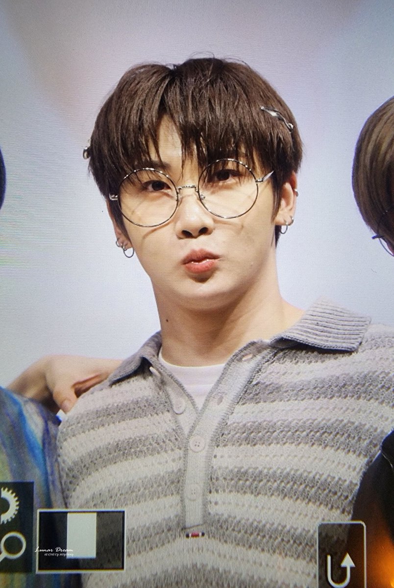 LunarDream98's tweet photo. 230825

#베리베리 #VRVR 
#배호영 #호영 #HOYOUNG
@the_verivery @by_verivery https://t.co/nqKSBf0eJQ