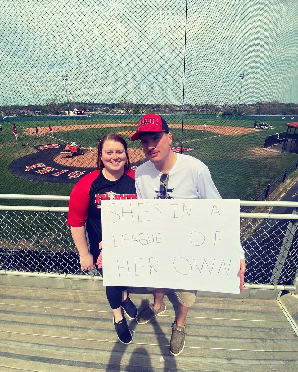 krissy_leeannw's tweet photo. Got the first W and “Mrs. Dubs” sign of the season!!! #reptheshield #hhhs #athletictraininglife #1fan https://t.co/rtTnZRfBTh