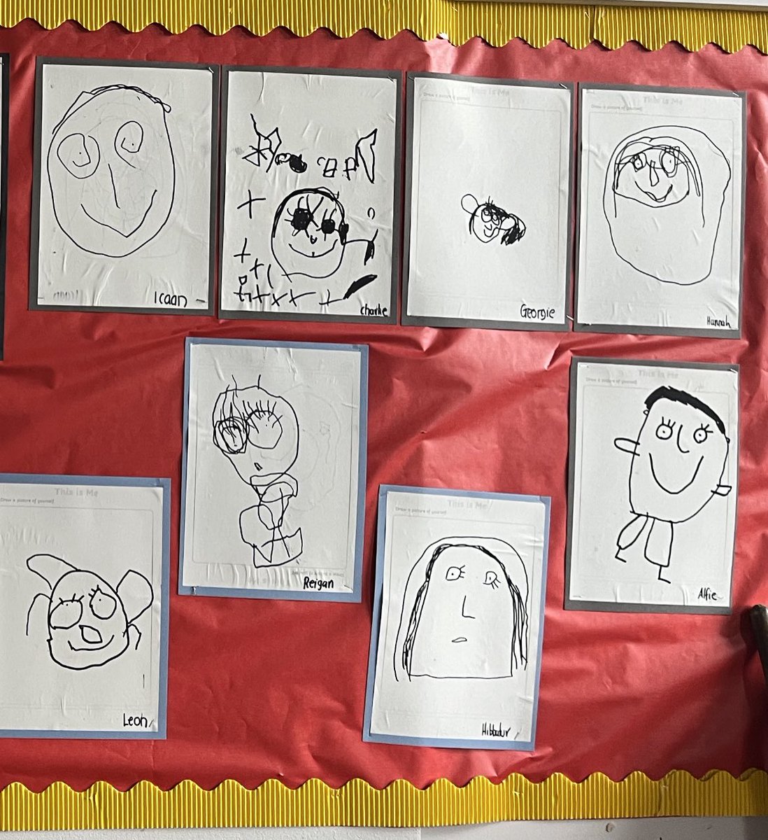 ibroxprimary's tweet image. We all smile in the same language 😁#Selfpotraits #Differentbutunique #EXA ✍🏼