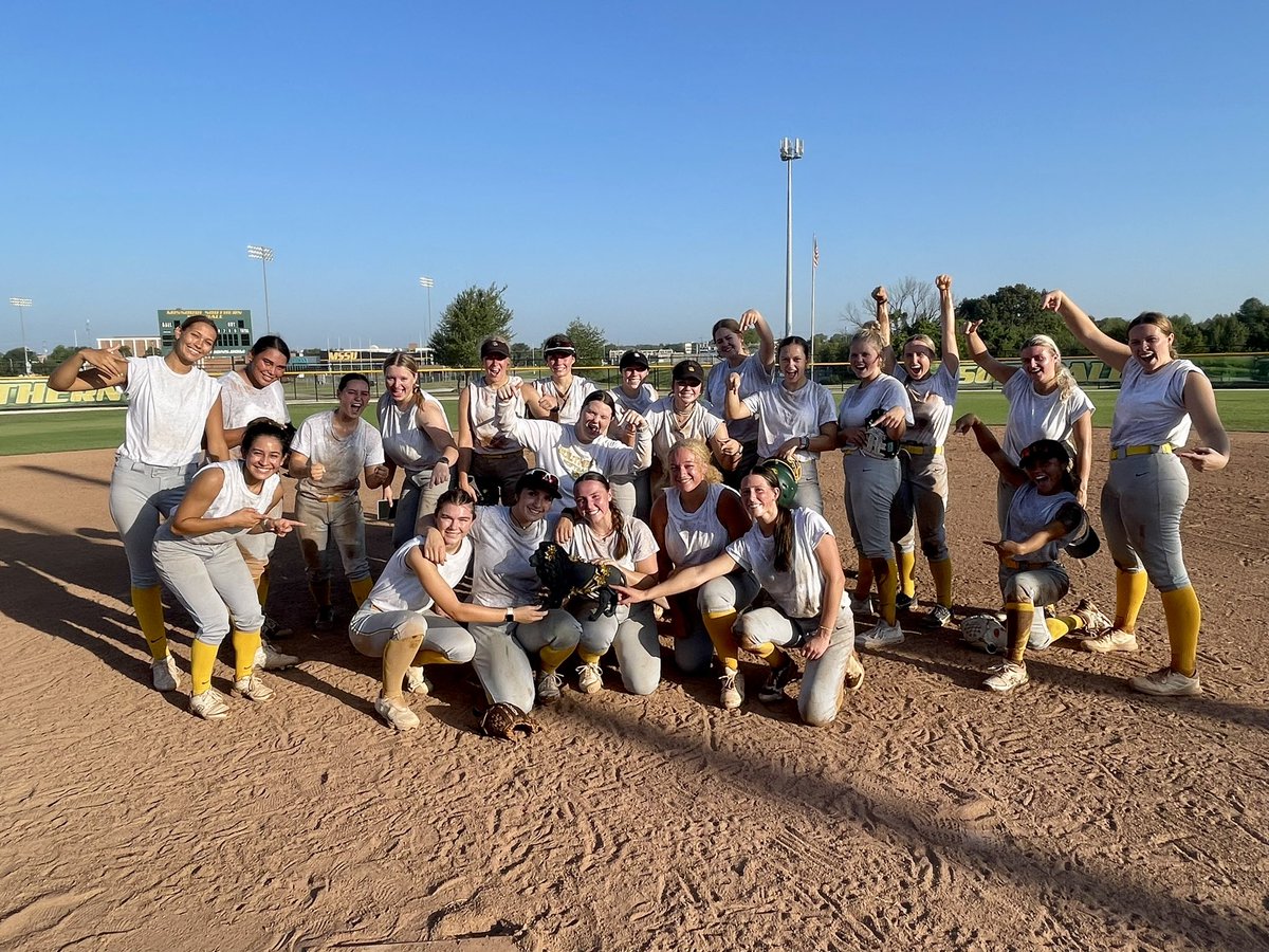 MSSUSoftball's tweet photo. Practice Players of the Day! Let’s go Lily, Emily, Kara, Abby, and Maddie! #Larry #Mudita https://t.co/lNkKmtfOBV