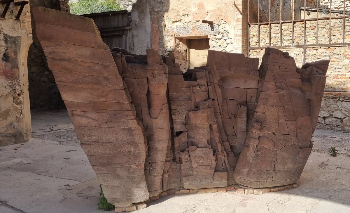 Exposition "Angles de vision" jusqu'au 31 août à la Friche de l’Escalette #Marseille grâce à #EricTouchaleaume avec
Théatre en plein air de #FrançoisStahly
Terres baroques de #GérardTraquandi
Cabanes perchées de #MarjolaineDégremont
Passage de #JeanAmado