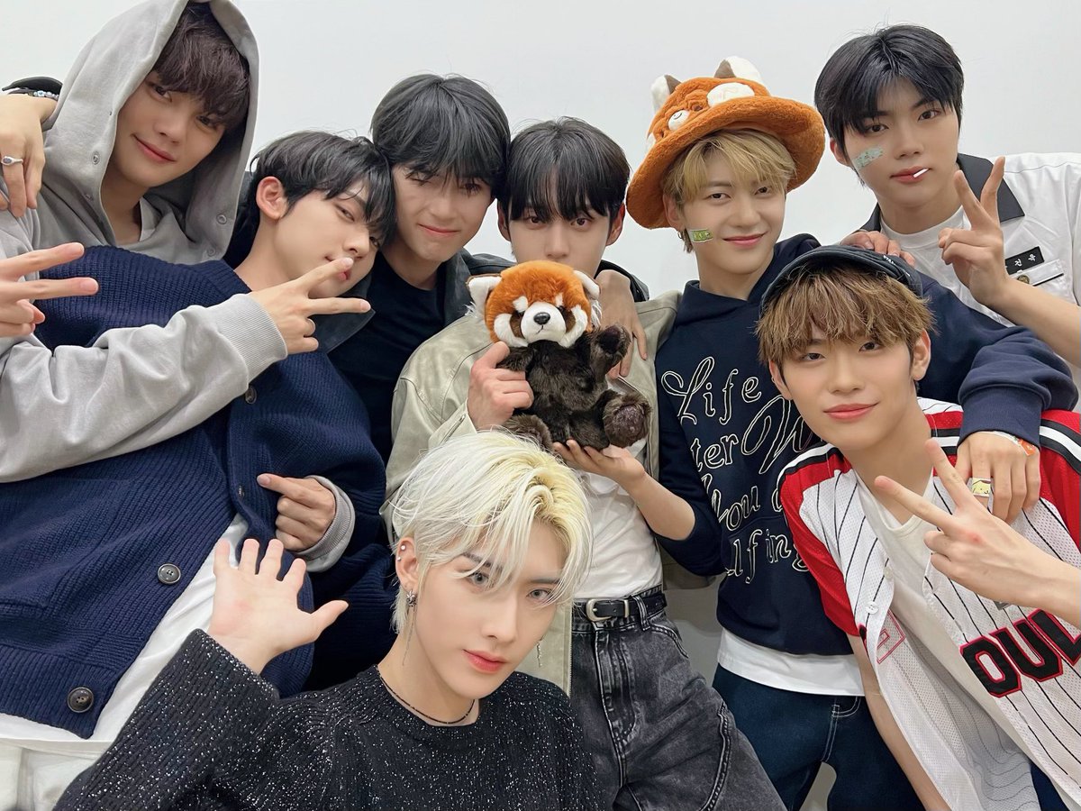 ZB1_official's tweet image. _𝗭𝗘𝗥𝗢𝗙𝗢𝗖𝗨𝗦

늘 응원해 주고 사랑해 주는 제로즈 덕분에 힘이 났어요💙 비록 하오와 함께하지 못해 아쉬웠지만 제로베이스원은 항상 하나니까요🌹

#ZEROBASEONE #ZB1
#제로베이스원