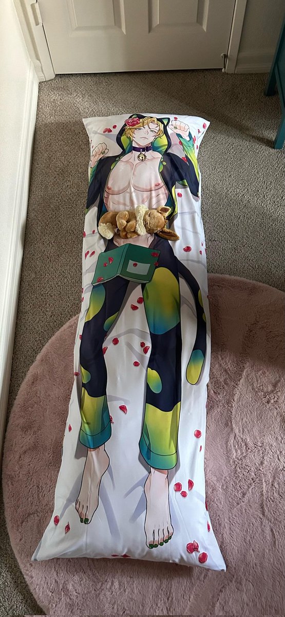 Bungarin's tweet photo. My client printed the Satan body pillows and this is how it turns out ✨️ 
#obeyme https://t.co/qOczQBNzTI