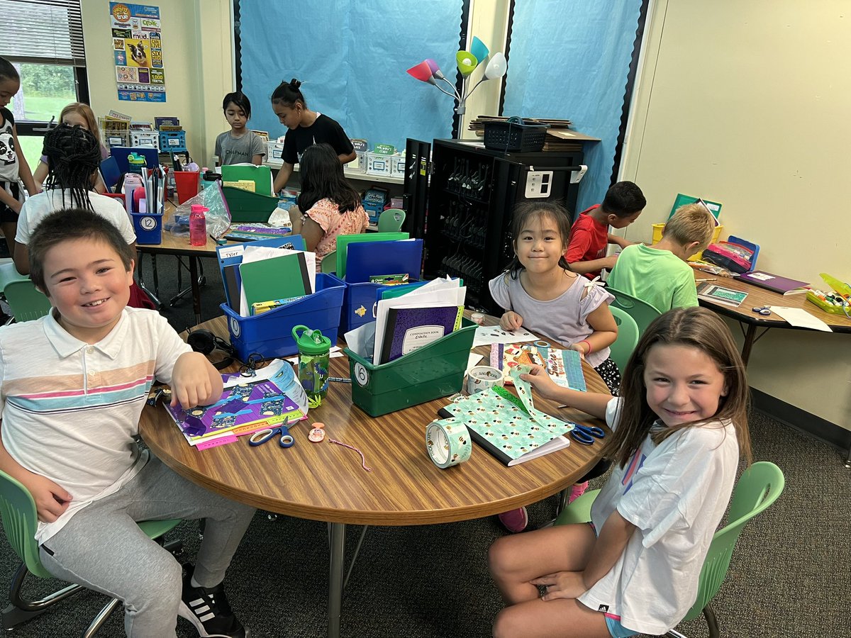 graham3rd's tweet photo. Decorating writing notebooks! ✏️ https://t.co/90E2lFPHMy