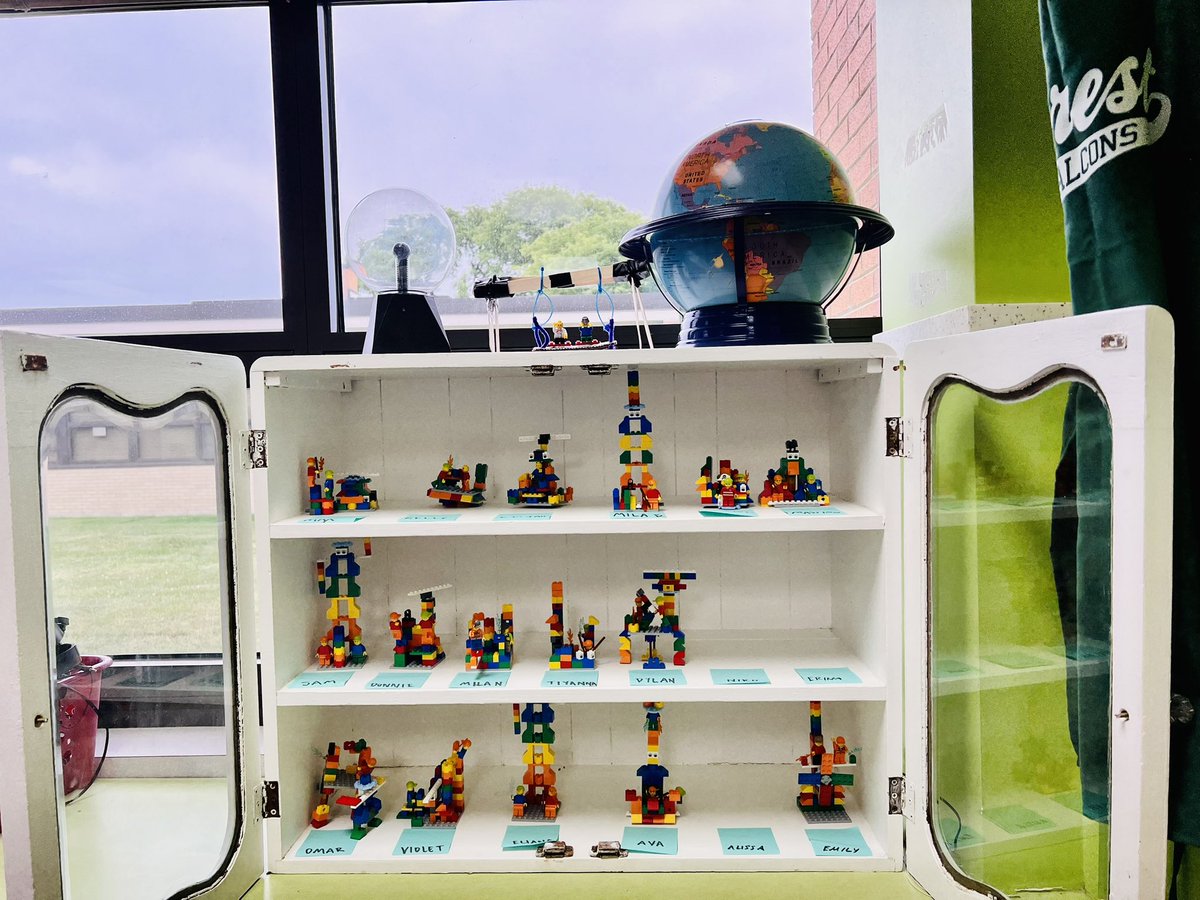 PeeblesForest's tweet photo. Students love these @LEGOEDUCATION sets! They got to build their first creations of the year and place them in our #Lego display case! https://t.co/6Syk35hO9h