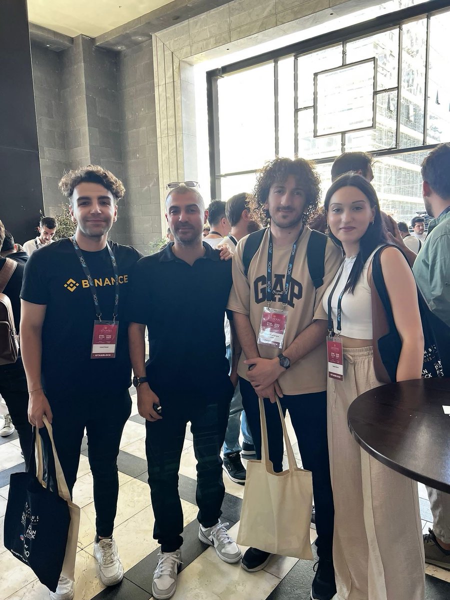 marunblockchain's tweet photo. Marmara Blockchain at @IstanbulBlockWk organization 🙋🏻‍♀️✨ https://t.co/vDjOanJNcS