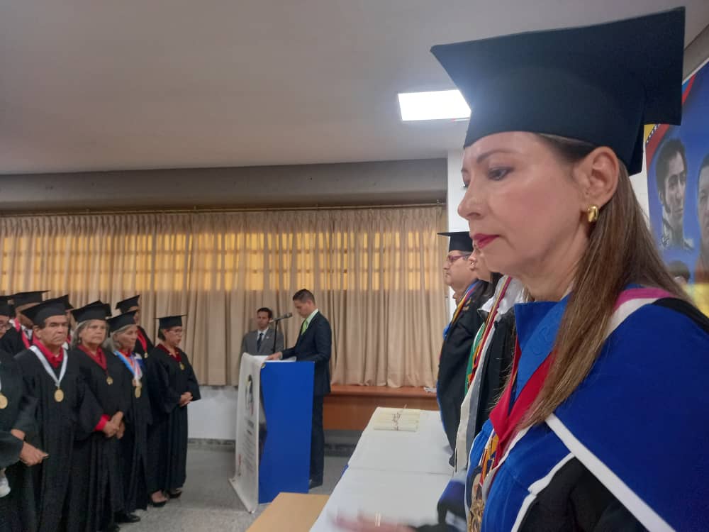 UPTAragua's tweet photo. Promoción Gran Mariscal de Ayacucho "Antonio José de Sucre" los triunfadores de la Misión  Sucre de Aragua reciben sus títulos universitarios de TSU en Administración @mppeduniv @sandraoblitasr https://t.co/BQ5iyXCfE0