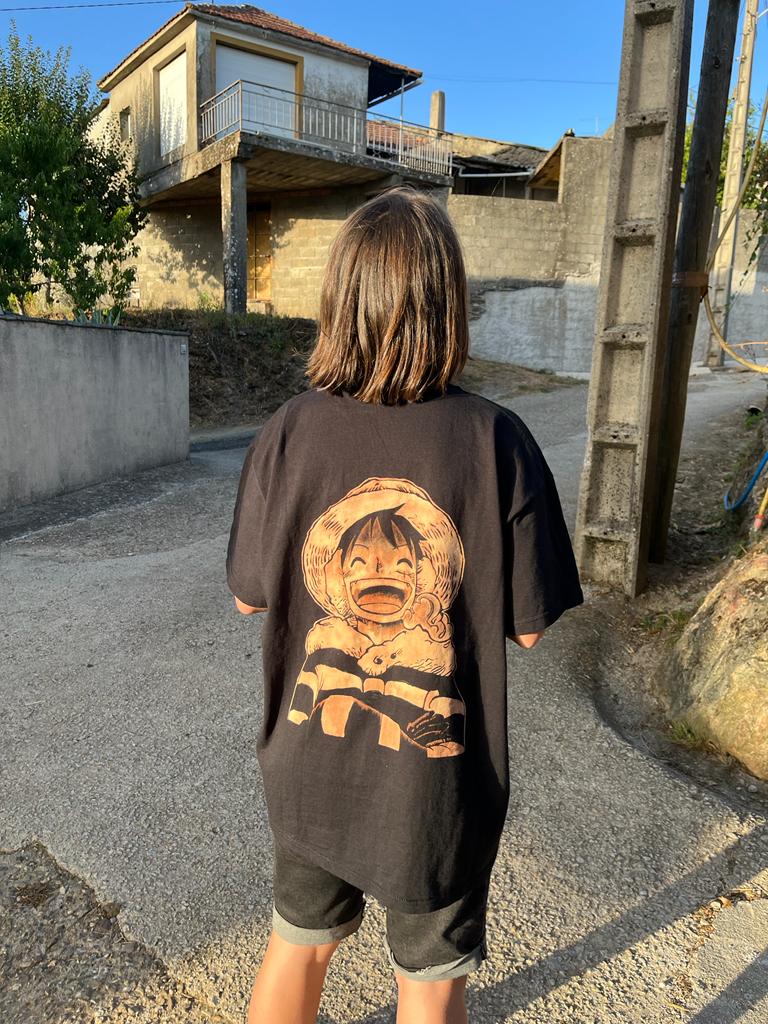 ainarocha13's tweet photo. Después de 13 horitas de trabajo, salió está locura de camiseta https://t.co/Ls0AgSu1MO