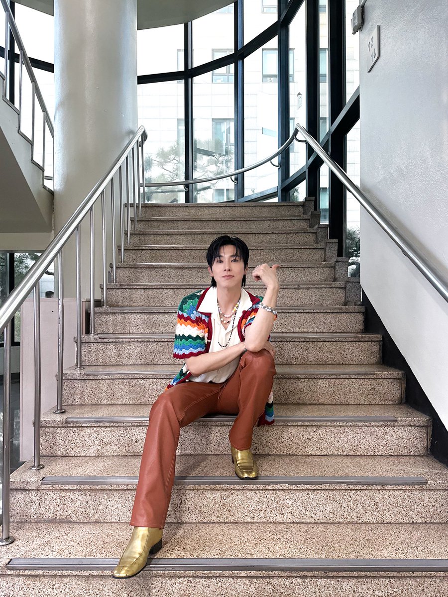TVXQ's tweet photo. 뮤뱅뮤뱅뮤뱅뮤뱅뮤뱅뮤뱅
It’s Vuja De❗️See you tomorrow👋

#유노윤호 #UKNOW
#동방신기 #TVXQ! #東方神起
#VujaDe #뷰자데
#Reality_Show #리얼리티쇼 
#뮤직뱅크 #MusicBank https://t.co/3yM4qEnRqx
