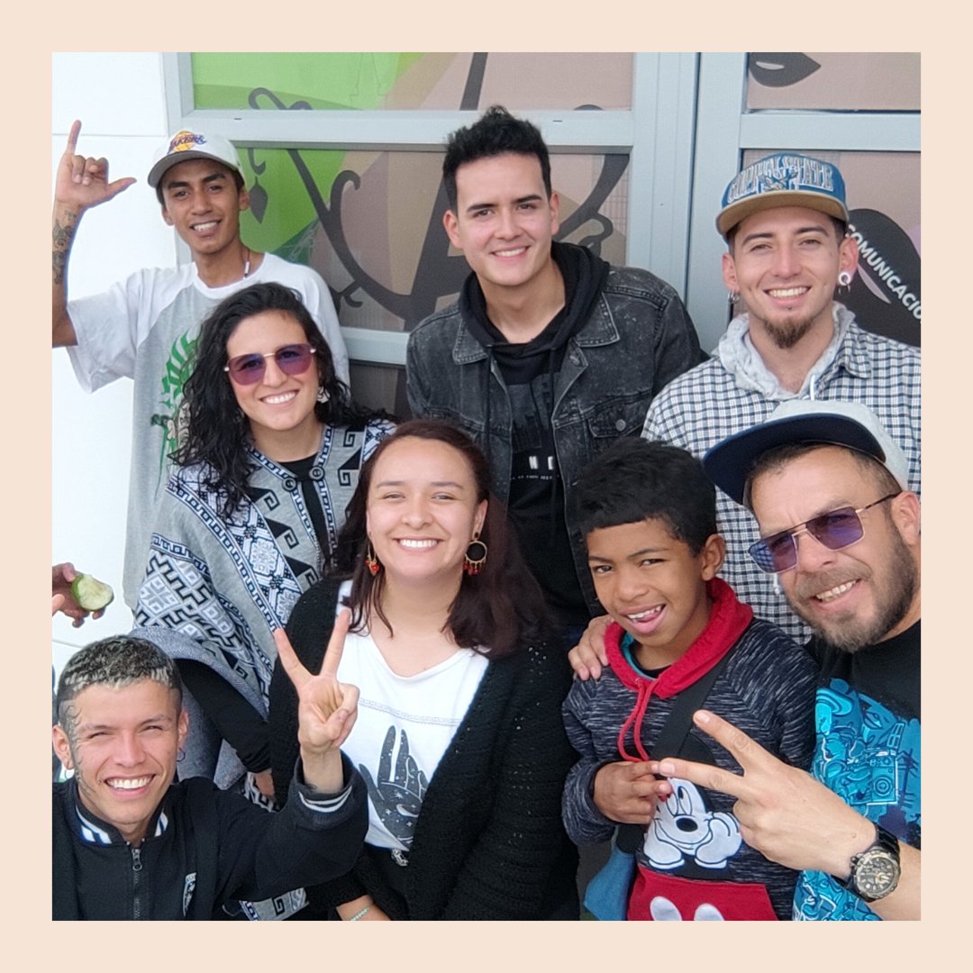 fundgratitud's tweet photo. ¡Xua por el arte y la cultura!
🙌Por medio de tres talleres liderados por el colectivo Culturizarte sobre teoría del color, lluvia de ideas, conceptos y uso de materiales la comunidad de Soacha ayudó a construir el diseño del mural para el cerramiento del futuro Centro Cultural. https://t.co/AdLojqzO48
