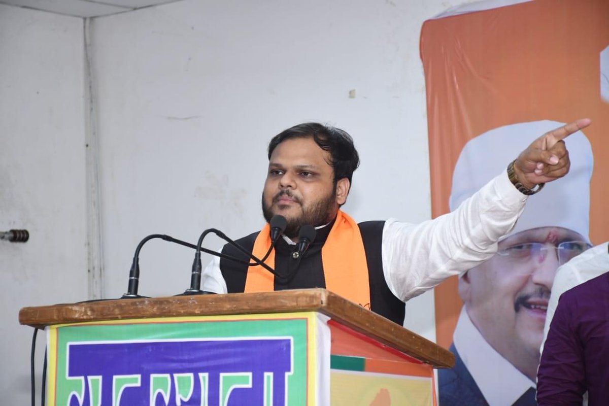 MPBJYM's tweet photo. #एमपी_के_मन_में_मोदी अभियान के अंतर्गत भाजपा प्रदेश नेतृत्व के आव्हान पर आज भारतीय जनता युवा मोर्चा जिला सागर द्वारा, सागर विधानसभा में सदस्यता महाअभियान का शुभारंभ किय��� गया। जिसमें बड़ी संख्या में नवमतदाताओं ने भाजपा की सदस्यता ग्रहण की। https://t.co/NT6C2idr5j