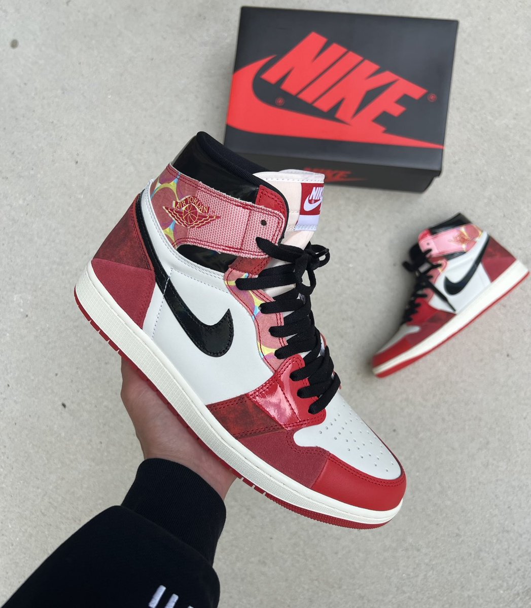 Roszko72's tweet photo. Top 10 Sneaker of 2023?? 🤔
——
Spider-Man Air Jordan 1 https://t.co/jAEs0WBAUe