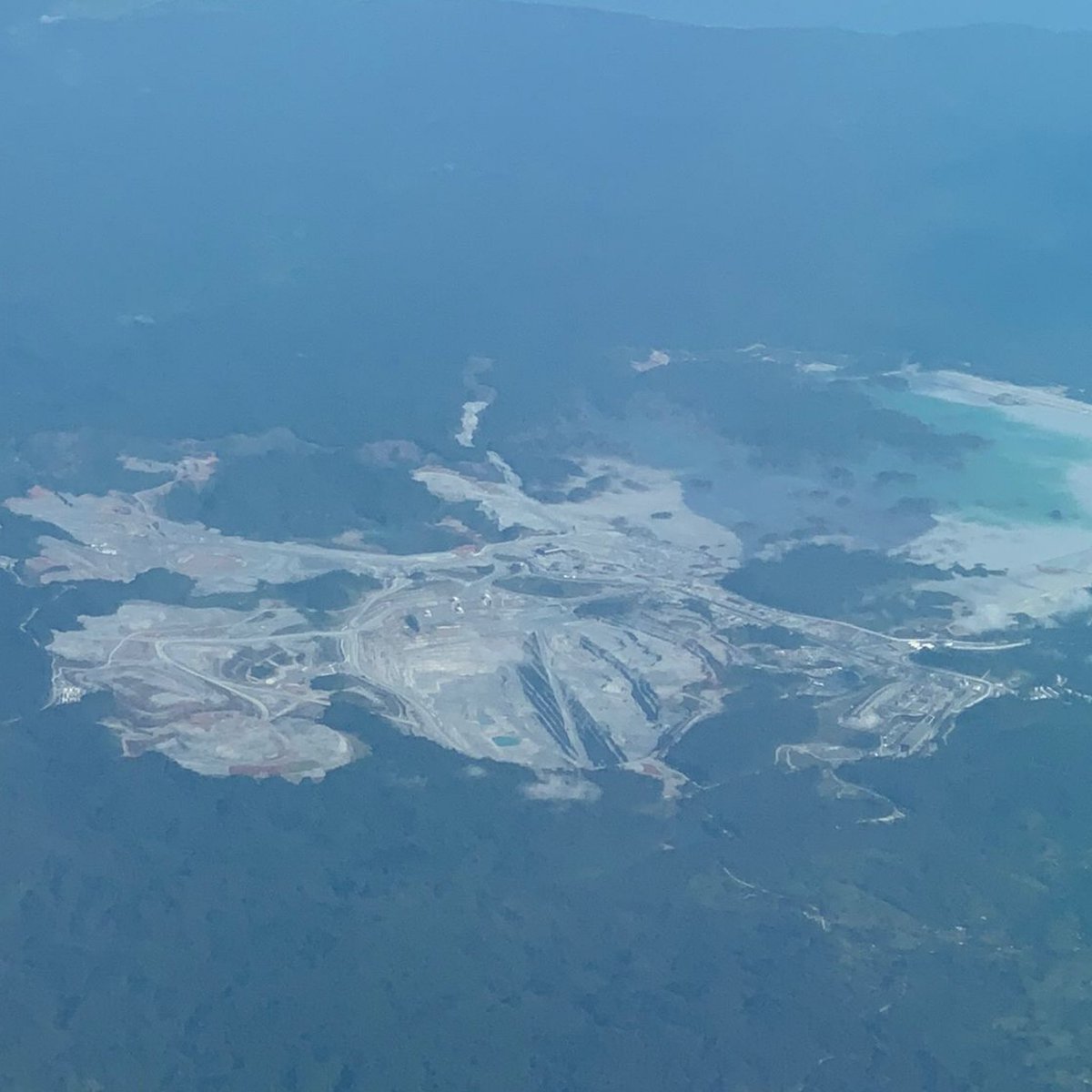 ZulayRL's tweet photo. Estas son las espectaculares vistas ecoturísticas que los señores de Minera Panamá intentan ocultarnos al tratar de restringir el espacio aéreo que atraviesa por la concesión. https://t.co/Aa3iQtdAaV