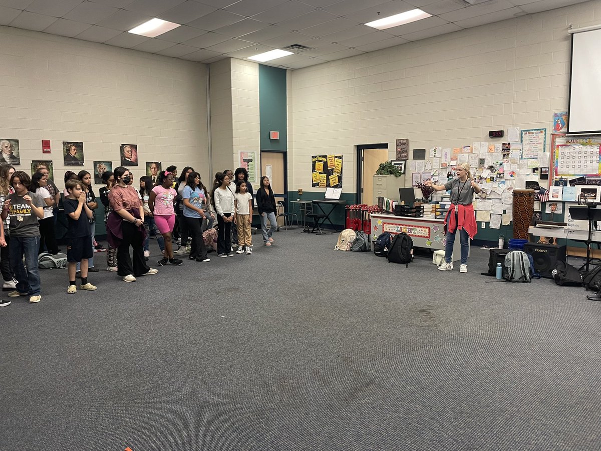 ChoirRsms's tweet photo. So excited to have Lindsey Duggin come back to RSMS to work with our Choir and Drama kids! #rsmschoiralum #theatreteacher @stewartscreekhs @rsmsdrama @RSMSKNIGHTS https://t.co/JKHcuSFCso