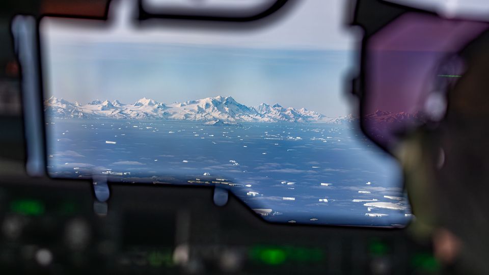 BFSouthAtlantic's tweet photo. British Forces South Atlantic Islands conducted one of our regular sorties to South Georgia last week. It was a successful visit on a beautiful day. https://t.co/NFApsIuo9c