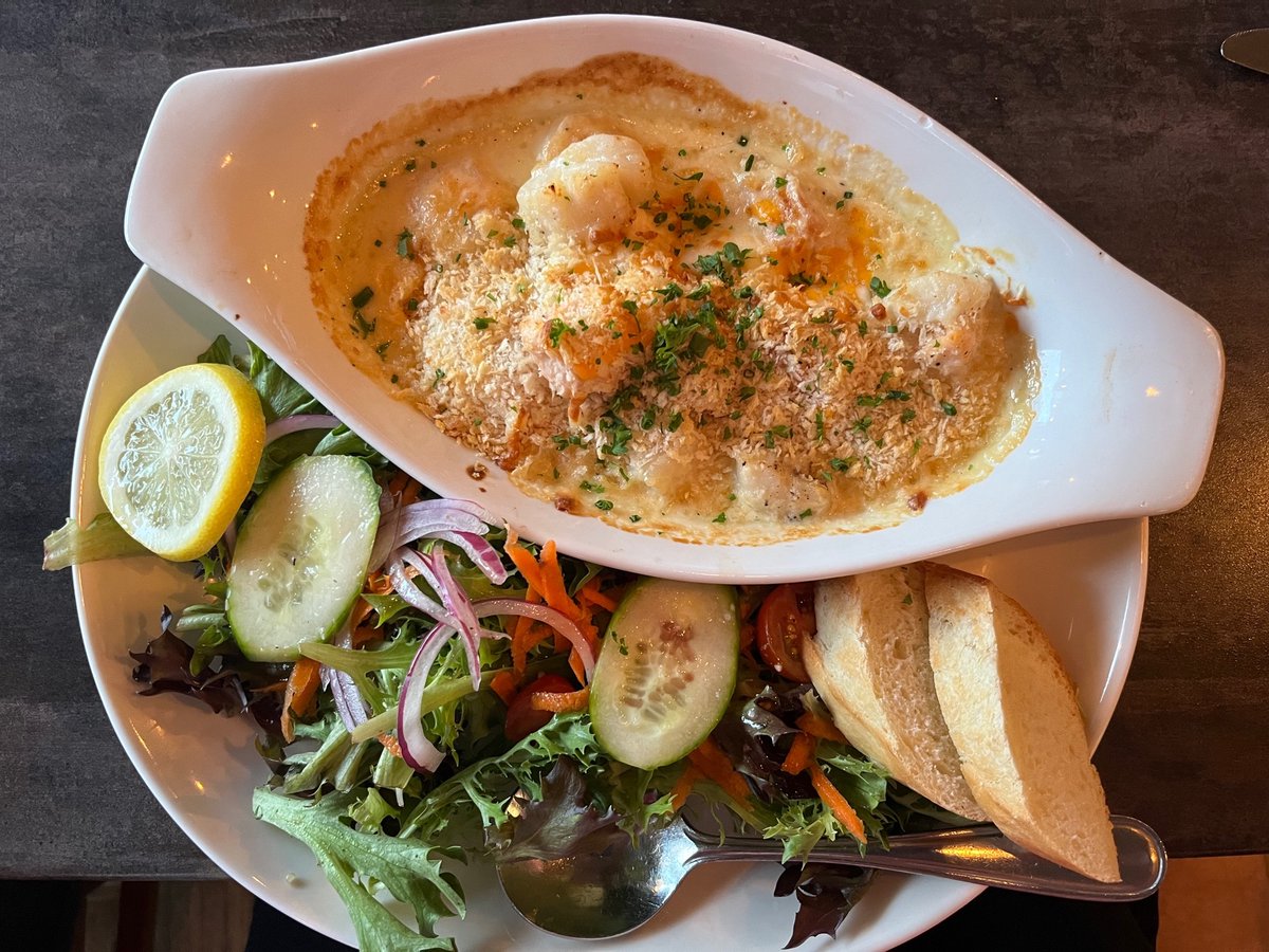 It’s #foodiefriday at @the_palate in #fredericton #newbrunswick. Let's order the Seafood Bubbly Bake with scallops, shrimp and salmon.

#fredtourism #destinationnb #explorenb #newbrunswicktourism #DowntownFredericton #NB #travelwritersuniversity#ifwtwa1 @ifwtwa1